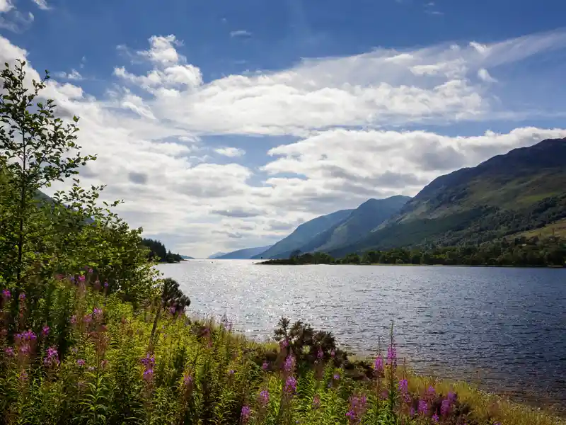 Besuchen Sie mit uns auf unserer Studienreise Loch Ness, den zweitgrößten See Schottlands, und genießen Sie die traumhafte Kulisse umgeben von Bergen und Natur!