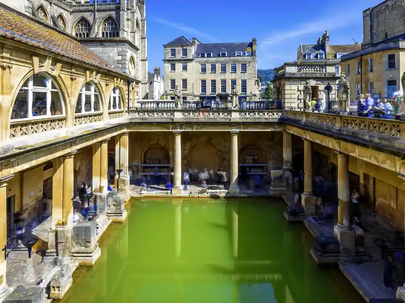 Auf unserer Studienreise durch Südengland besuchen wir auch die berühmten römischen Bäder in Bath.