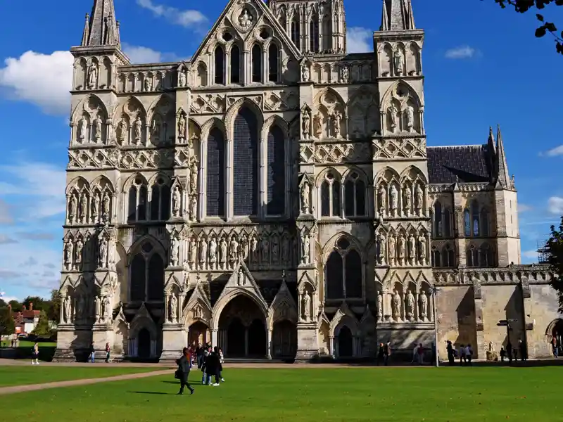 Besuchen Sie die Kathedrale in Salisbury auf unserer Studienreise durch Südengland!