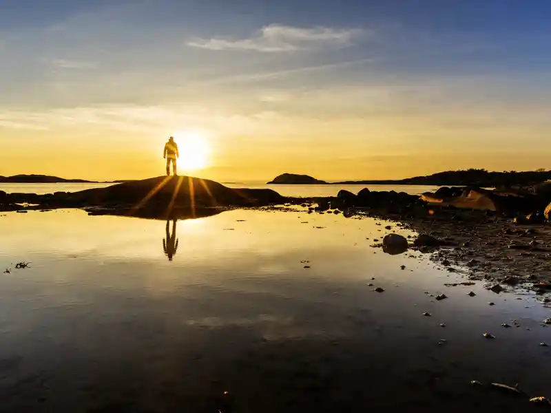 Diese sommerliche Reise durch Schweden lässt uns auch die Mitternachtssonne genießen.