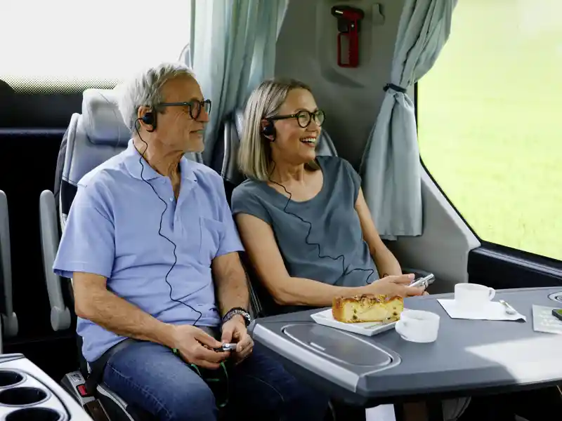 Auf dieser großen Skandinavienreise sind Sie im Komfortbus unterwegs und genießen die Ausblicke auf die wechselnden Landschaften.