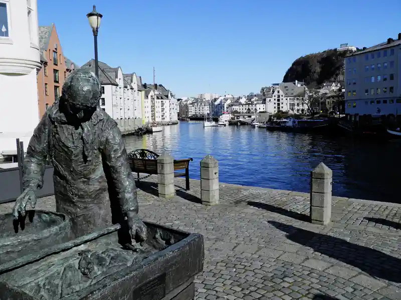 Die berühmte Jugendstilstadt Aalesund lernen Sie auf dieser Norwegenreise während eines Tagesausfluges kennen.