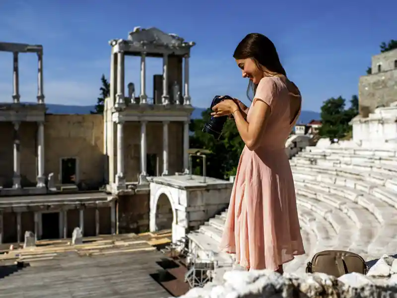 Auf unserer Studienreise durch Bulgarien besichtigen wir das antike römische Theater von Plovdiv, das heute für Opernaufführungen genutzt wird.