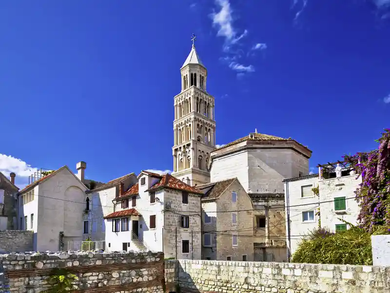 Split mit seinem malerischen Gassengewirr und dem Diokletian-Palast ist eine Station auf unserer Singlereise durch Kroatien.