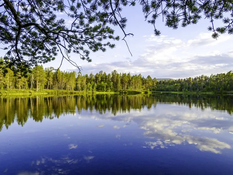 Auf unserer Route durch Finnland nach Norden beeindruckt uns die schöne Landschaft mit ihren vielen Seen.