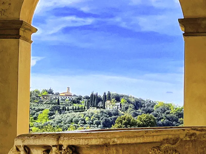 Die berühmte Landschaft der Toskana ist in der Renaissance entstanden - und in der Medici-Villa Poggio a Caiano verfallen auch wir ihrem Zauber auf unserer Studienreise durch die Toskana, Umbrien und nach Urbino.