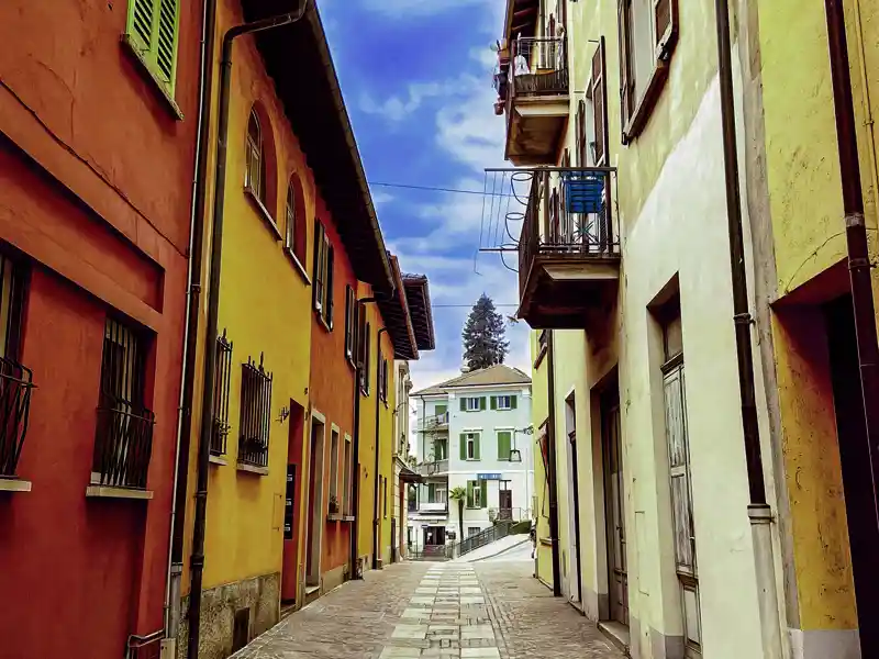 Südländisches Flair verströmt die Altstadt von Lugano. In den engen Gassen mit bunten Häusern bieten sich viele spannende Fotomotive. Auf Ihrer Studienreise haben Sie dank Mehrfachübernachtungen viel Zeit, das Flair der Stadt ausgiebig zu genießen.