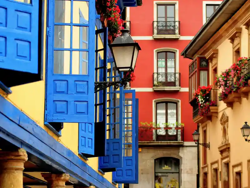 Auf unserer Gruppenreise entführt Sie Ihre Studiosus-Reiseleitung in Oviedo zu präromanischen Kirchen und bummelt mit Ihnen durch die hübsche Altstadt.