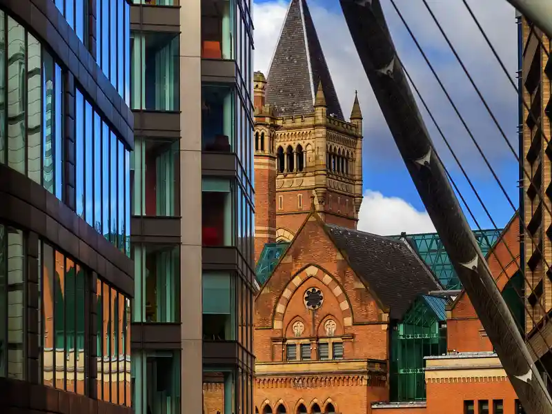 Auf unserer Rundreise durch Nordengland nehmen wir uns Zeit für Manchester, wo alte und ganz moderne Architektur fließend ineinander über gehen.