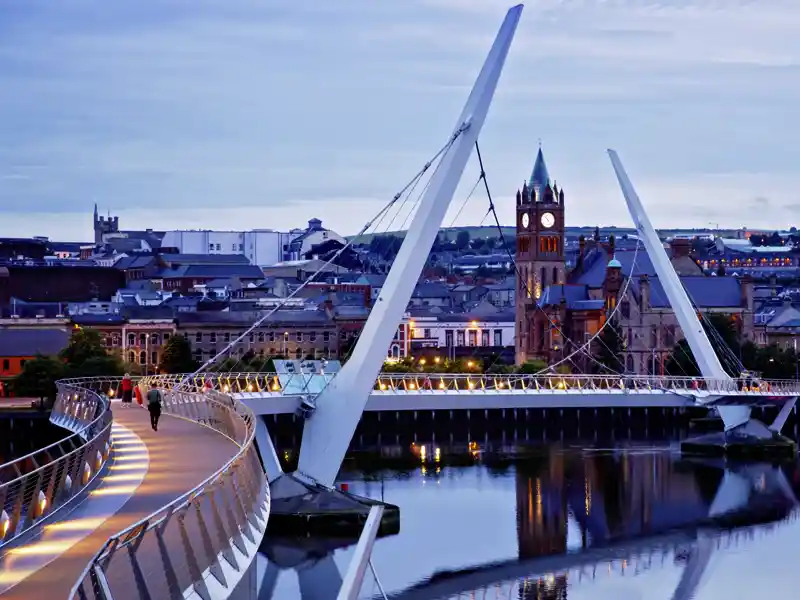 At the mouth of the Foyle, bid farewell to the soil...I wish I was back home in Derry. Das denken Sie vielleicht auch nach unserer Rundreise durch Nordirland.