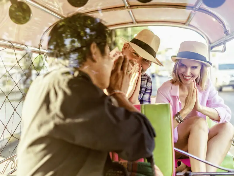 Eine Fahrt mit dem Tuk-Tuk ist immer ein Erlebnis. Auf Ihrer Rundreise durch Thailand haben Sie die Möglichkeit dazu.