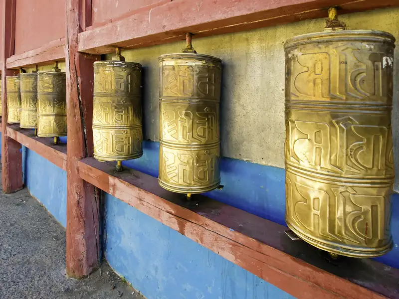 Bei Ihrer Reise durch die Mongolei erfahren Sie viel über den Buddhismus als Staatsreligion. Und was sind die Gebetsmühlen?