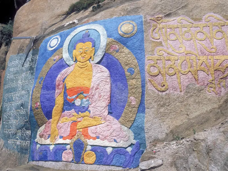 Auf Ihrer Rundreise durch Tibet werden Sie immer wieder Buddhadarstellungen in den unterschiedlichsten Formen begegnen.