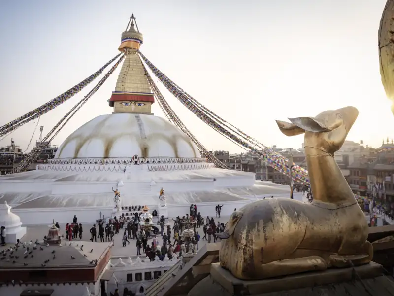 Auf unserer Studienreise nach Nepal sehen wir viele kulturelle Highlights wie den Bodhnath-Stupa.