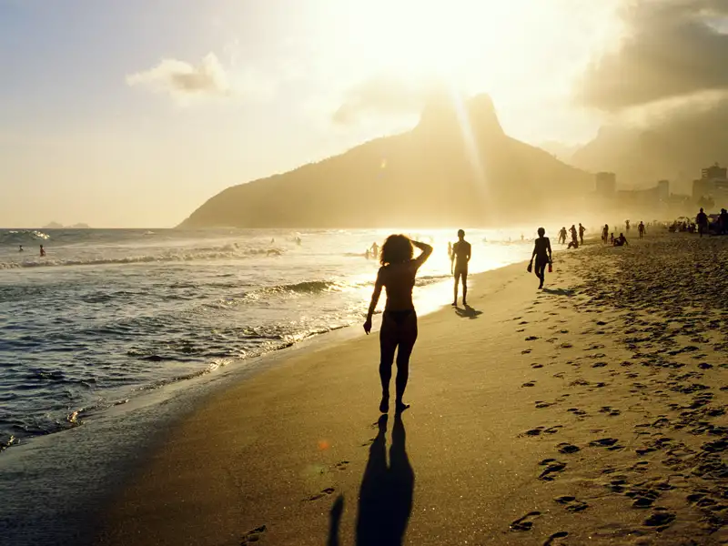 Die Traumstadt am Atlanik - Rio de Janeiro - ist der krönende Abschluss unserer Studienreise durch Brasilien. Rio ohne Strandleben? Undenkbar! Auch Sie haben Zeit für unvergessliche Momente - zum Beispiel am berühmten Strand von Ipanema.