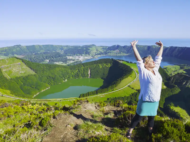 Atemberaubende Aussicht über die Vulkanseen mit Spaziergang von Vista do Rei.