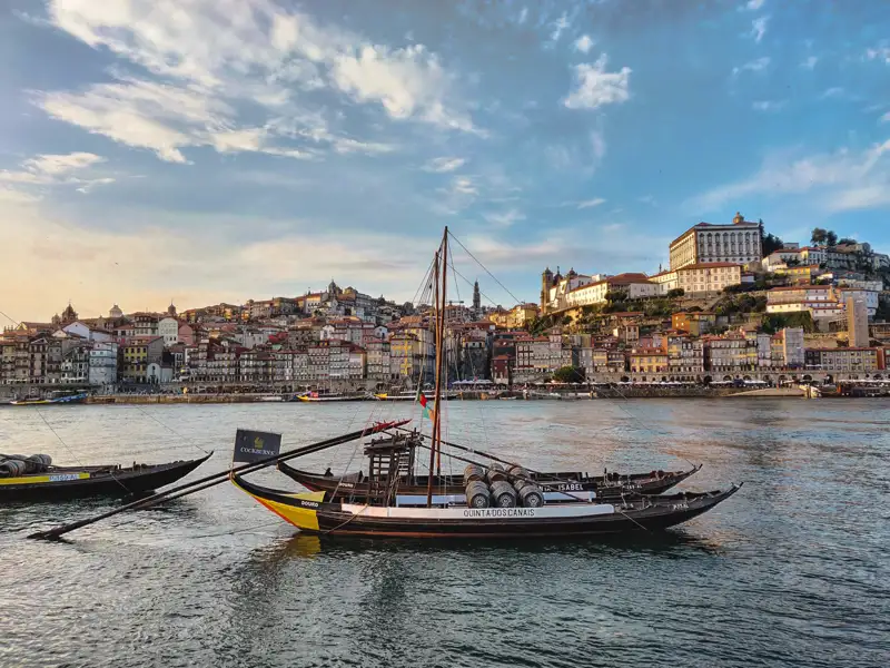 Traditionelle Rabelos auf dem Douro in Porto.