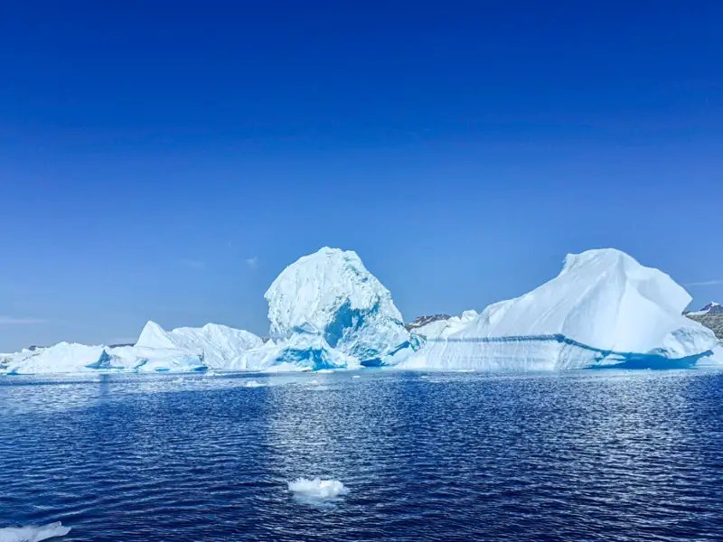 Eisberge im Meer