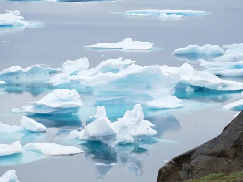 Eisberge im Meer