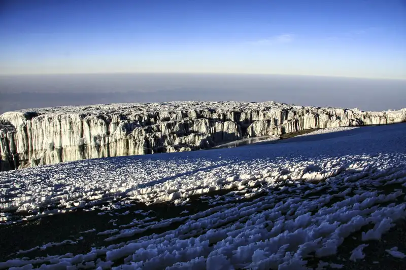 Beeindruckende Gletscherformationen, die die Landschaft der Reise prägen.