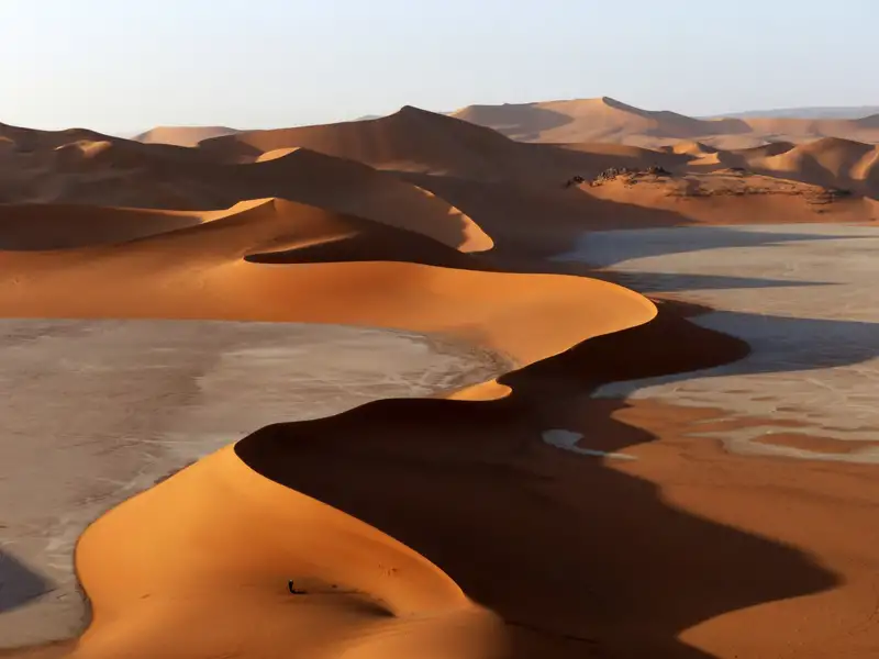 Sicht auf die sich ausbreitenden Sanddünen.