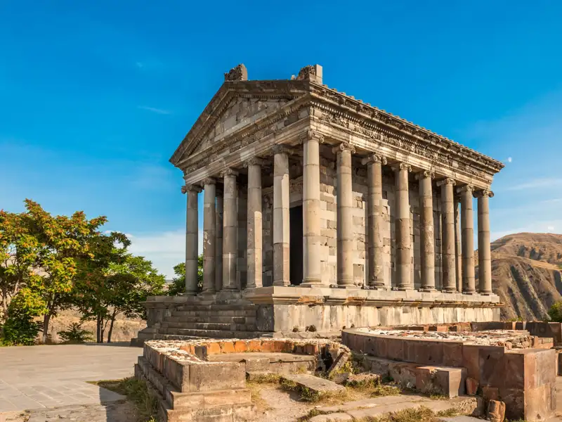 Der gut erhaltene Garni-Tempel, ein Beispiel hellenistischer Architektur in Armenien.