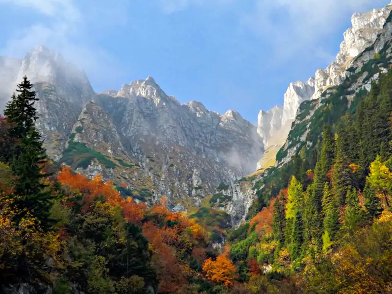 Herbstliche Berglandschaft